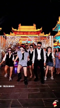 從“鋼爸”王鵬博看網(wǎng)絡(luò)育兒 人設(shè)之外，是真實(shí)的陪伴與成長