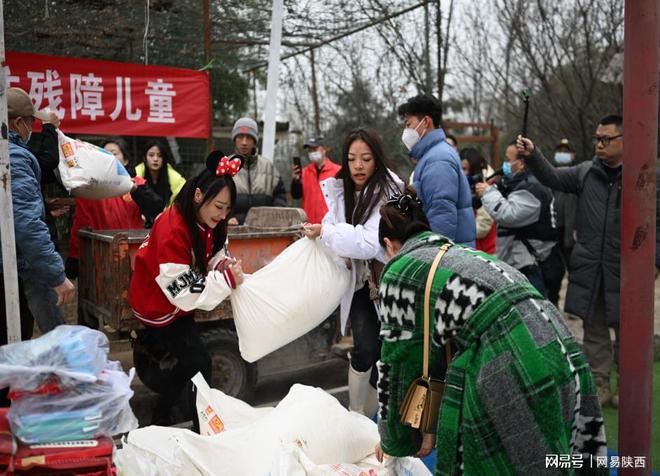 凝聚愛心，點(diǎn)亮希望 木森、紅豆團(tuán)隊(duì)為明慧陽光家園捐贈近二十萬元物資